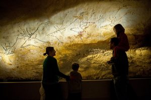 実物大で再現される壁画展示（イメージ）© SPL Lascaux international exhibition