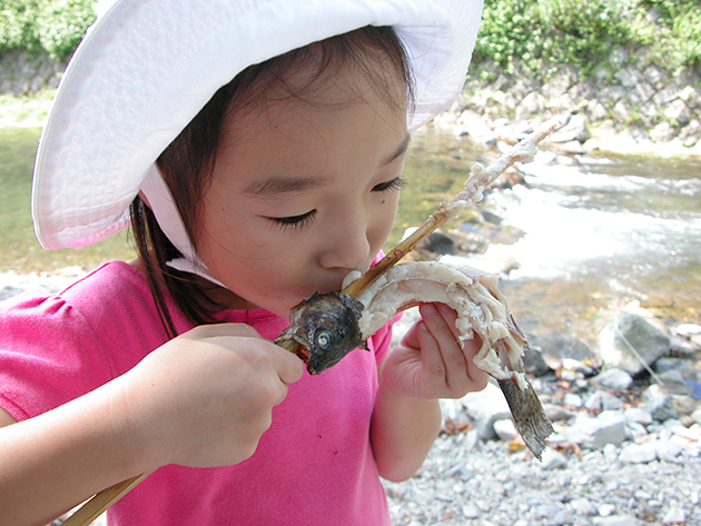 魚を釣って、その場で食べよう！ 北浅川恩方ます釣場でマス釣り！