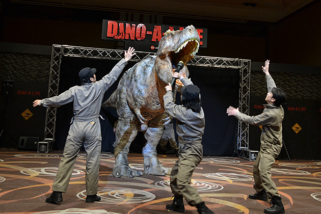 全長8m超の世界最大・世界初の二足自立歩行型恐竜！新型「ティラノサウルス3号」世界初公開！