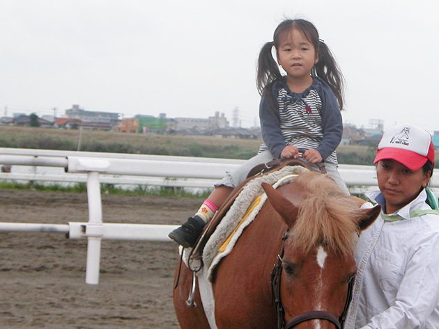 ポニー乗馬や馬車など、気軽に馬と触れ合える！ 江戸川区篠崎ポニーランド