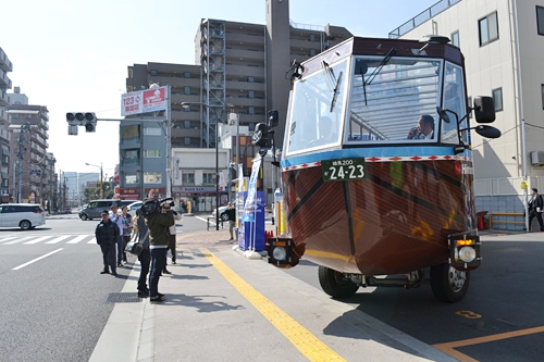 子供たち大興奮！東京初！「水陸両用バス “SKY Duck（スカイダック）”」運行開始！新しい東京観光がスタート！