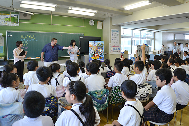 子供だってヒーローになれる！ マーベル副社長 C.B. セブルスキー氏が小学校で特別授業！「未来のアベンジャーズを目指そう！ 〜マーベル・ヒーローの魅力〜」