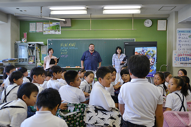 子供だってヒーローになれる！ マーベル副社長 C.B. セブルスキー氏が小学校で特別授業！「未来のアベンジャーズを目指そう！ 〜マーベル・ヒーローの魅力〜」