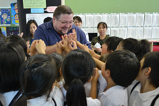 子供だってヒーローになれる！ マーベル副社長 C.B. セブルスキー氏が小学校で特別授業！「未来のアベンジャーズを目指そう！ 〜マーベル・ヒーローの魅力〜」