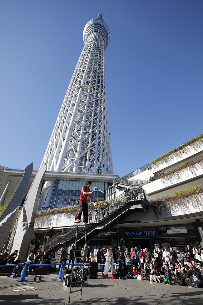 2017年12月26日（火）〜2018年1月8日（月・祝）に開催！子供と楽しめる力士との力比べや書道パフォーマンス、大道芸！「東京スカイツリータウンのお正月」