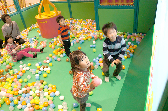 2015年12月10日（月）西東京エリア初のららぽーと「ららぽーと立川立飛」がオープン！子供と一緒に楽しめる「しろたんフレンズミュージアム」「KidsBee（キッズビー）」「mogoon（モグーン）」をご紹介！