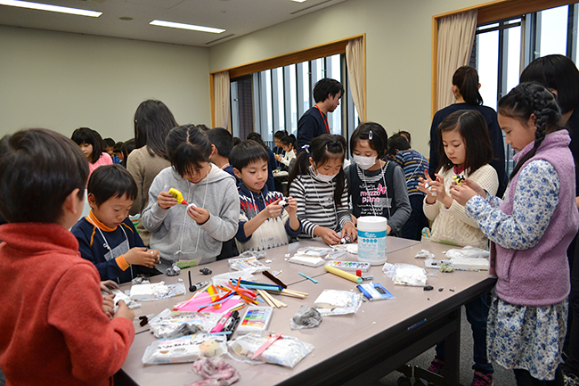 キッズイベントレポート！ゲームや実験を通して科学や数理への興味を抱くきっかけづくりを行なうイベント「6回目 ダヴィンチ☆マスターズ」が2018年3月21日（水・祝）、学習院女子大学で開催！約600名の子供たちが参加し、クイズやワークショップ、解剖などを行ない大盛況！