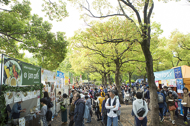 毎回10万人以上が集う日本最大級の地球環境フェスティバル「アースデイ東京2019（Earth Day Tokyo 2019）」が、2019年4月20日（土）・21日（日）に代々木公園で開催！テーマは「Everyday Earthday 〜地球1個分の暮らし〜」。プラスチックを減らす取組みやワークショップなど子供と一緒にたのしめます！