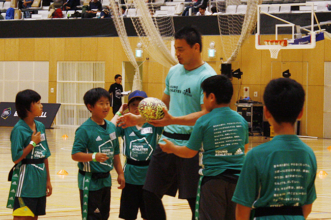 子供たちがさまざまなスポーツに挑戦するアディダスの参加型スポーツイベント「YOUNG ATHLETES CHALLENGE 2018」が開催！伊達公子さん、五郎丸歩さん、中田浩二さん、渡邉拓馬さんが子供たちをコーチ、漫画『キャプテン翼』の作者・高橋陽一先生も登場！