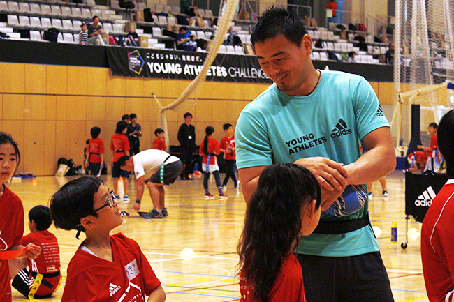 子供たちがさまざまなスポーツに挑戦するアディダスの参加型スポーツイベント「YOUNG ATHLETES CHALLENGE 2018」が開催！伊達公子さん、五郎丸歩さん、中田浩二さん、渡邉拓馬さんが子供たちをコーチ、漫画『キャプテン翼』の作者・高橋陽一先生も登場！