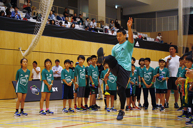 子供たちがさまざまなスポーツに挑戦するアディダスの参加型スポーツイベント「YOUNG ATHLETES CHALLENGE 2018」が開催！伊達公子さん、五郎丸歩さん、中田浩二さん、渡邉拓馬さんが子供たちをコーチ、漫画『キャプテン翼』の作者・高橋陽一先生も登場！