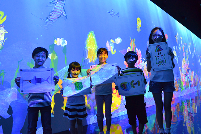 「MORI Building DIGITAL ART MUSEUM: EPSON teamLab Borderless」will be held on June 21, 2018 (Thursday) in Odaiba Palletown, jointly operated by Mori Building and Team Lab. , Below, team laboratory borderless) opened! I went to 「MORI Building DIGITAL ART MUSEUM: EPSON teamLab Borderless」 right away! It is a visually appreciated art museum unlike the world that children and parents can enjoy together.