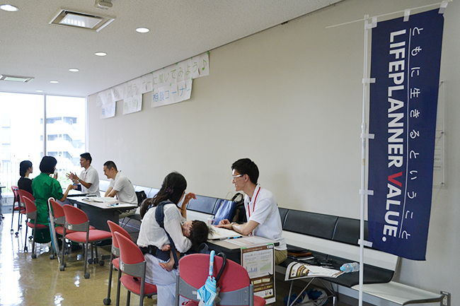 The eighth time of the popular free event "Da Vinci Masters" which creates opportunities to have interests in children's science and mathematics through experiences such as experiments and observations was held on Sunday, June 10, 2018, Gakushuin Women's University It was held in! Many children and parents also enjoyed "Da Vinci Masters" this time.