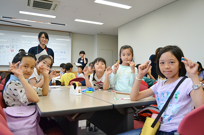 The eighth time of the popular free event "Da Vinci Masters" which creates opportunities to have interests in children's science and mathematics through experiences such as experiments and observations was held on Sunday, June 10, 2018, Gakushuin Women's University It was held in! Many children and parents also enjoyed "Da Vinci Masters" this time.
