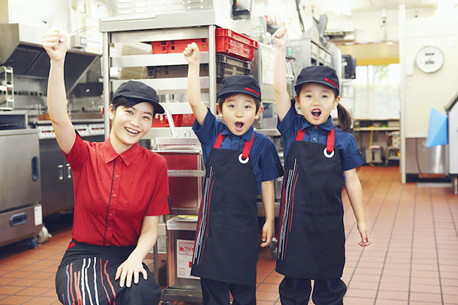 n Roppongi Hills, from July 14 (Saturday) to August 29 (Wednesday), 2018, we prepared 352 classes of 65 kinds, such as VR experience learning and simulated trial which children can not usually experience, "Kids Work Shop 2018 "held! In collaboration with tenant companies and shops, movie theaters and museums, we offer exciting learning opportunities for Hills where excitement and excitement are filled.