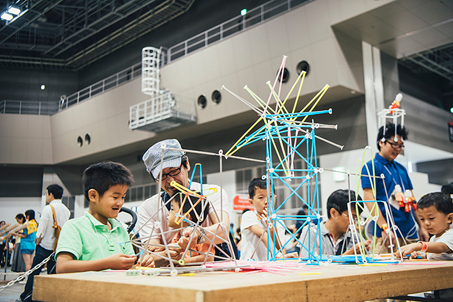 2018年8月4日（土）・5日（日）東京ビッグサイトで日本最大のテクノロジーDIYイベント「Maker Faire Tokyo 2018」が開催！新しいテクノロジーとユニークな発想でつくられた作品の展示とデモンストレーション。ワークショップや子供たちの夏休みの自由研究にも！