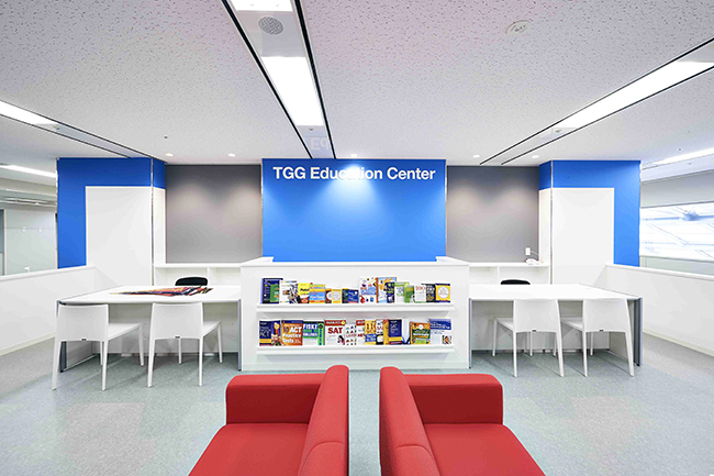 革新的な体験型英語学習施設「TOKYO GLOBAL GATEWAY（TGG）」が2018年9月6日（木）、東京・青海にオープン！ 主に子供たちの学校での英語の学習効果を高めるために、実際に英語を使うことを体験できる「東京都英語村」。東京で留学体験！