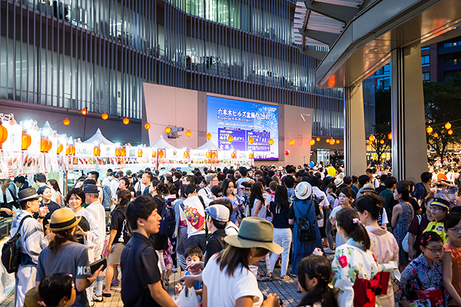 子供と一緒に盆踊りを楽しもう！六本木の夏の風物詩「六本木ヒルズ盆踊り 2018」が2018年8月24日（金）〜26日（日）に開催！子供と一緒に六本木ヒルズで盆踊りを楽しもう！子供向けワークショップも開催！