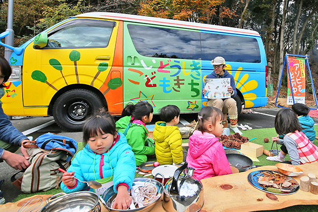 子供と一緒に盆踊りを楽しもう！六本木の夏の風物詩「六本木ヒルズ盆踊り 2018」が2018年8月24日（金）〜26日（日）に開催！子供と一緒に六本木ヒルズで盆踊りを楽しもう！子供向けワークショップも開催！