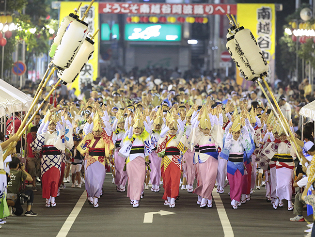 「第34回南越谷阿波踊り」が2018年8月24日（金）〜26日（日）に開催！そして今回も大好評企画「こども」にわか連が8月25日（土）・26日（日）に開催！本格的な阿波踊り指導を受けてから大勢の観客の待つメインストリートで流し踊りを披露！