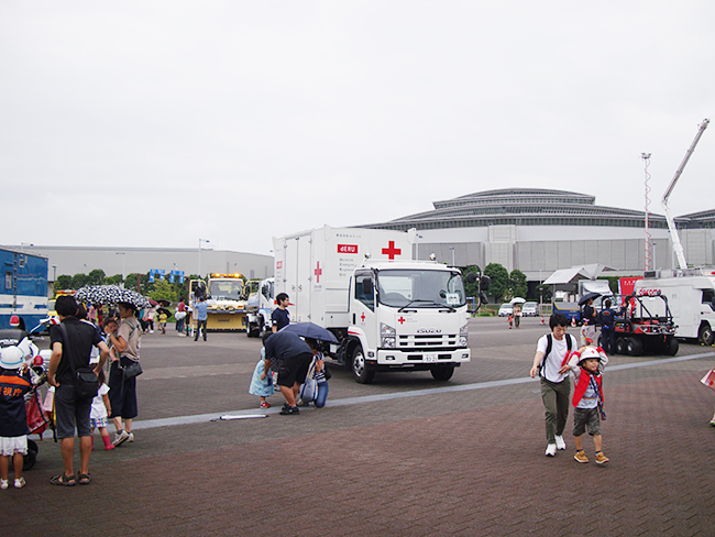 平成最後の「防災の日」にちなみ、2018年9月9日（日）に防災について考える「ぼうさいモーターショー」が開催！ 自衛隊や消防、警察などの災害車両が会場に集まり、一部車両においては実際に搭乗体験も可能！ 