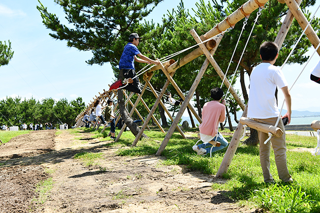 山口県では2018年9月14日（金）〜11月4日（日）まで、明治150年プロジェクト「やまぐち未来維新」の中核イベントとして、子供から大人まで楽しめる「山口ゆめ花博」を開催！日本一高い木のブランコ、日本一長いブランコなどが登場！