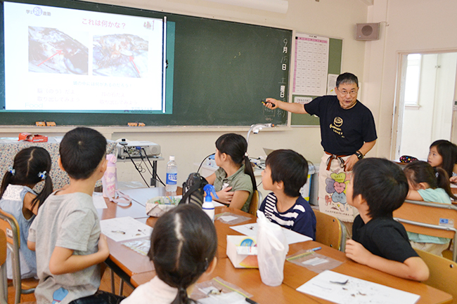 科学や数理への興味を抱くきっかけづくりを行なう、子供はもちろん親御さんにも大人気イベント「第10回 ダヴィンチマスターズ」が2018年9月16日（日・祝）京華女子中学高等学校で開催！学習院女子大学国際文化交流学部教授、しじみ先生こと品川明先生にインタビューし、にぼしの解剖から学ぶ類推力、「味わい教育」など食育について教えていただきました！