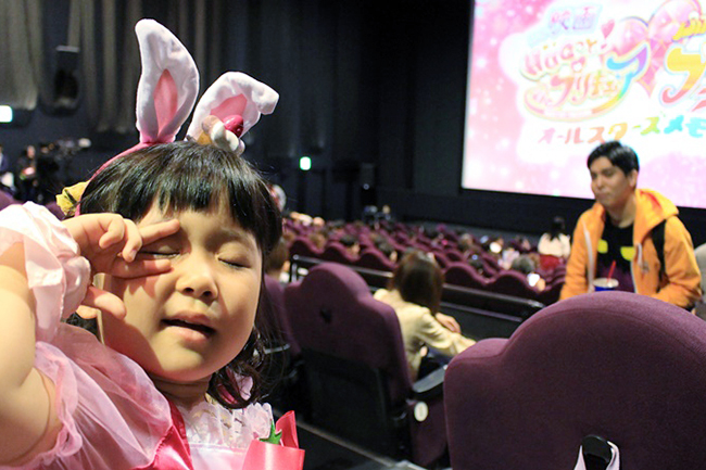 歴代最高の大ヒットスタートを記録した、子供たちに大人気の『映画ＨＵＧっと！プリキュア♡ふたりはプリキュア　オールスターズメモリーズ』。2018年10月21日（日）の舞台挨拶付き完成披露上映会には『キッズイベント』のプレゼントに当選したプリキュア大好き親子も参加！『映画ＨＵＧっと！プリキュア♡ふたりはプリキュア　オールスターズメモリーズ』の映画の感想はこちら！