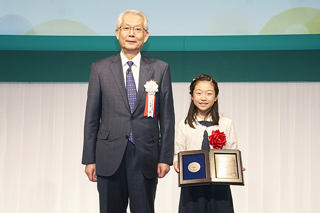 毎年開催！子供も参加できる、“心のふれあい” をテーマにしたJXTGホールディングスの「JXTG童話賞」。入賞作品は1冊の童話集に。2018年11月16日（金）、入賞者を表彰する「第49回 JXTG童話賞授賞式」がパレスホテル東京で開催！