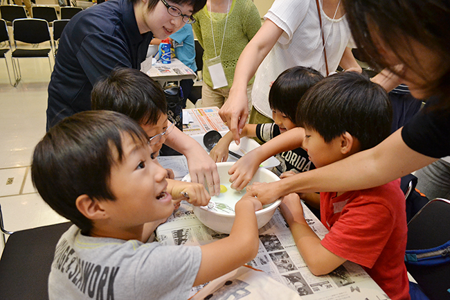 実験や観察などの体験を通じて科学や数理への興味を抱く“きっかけづくり” を行なう人気のイベント「ダヴィンチマスターズ」の第9回を、2018年8月10日（金）、横浜市のハウスクエア横浜内「住まいの情報館」で開催、たくさんの子供たちが参加しました！