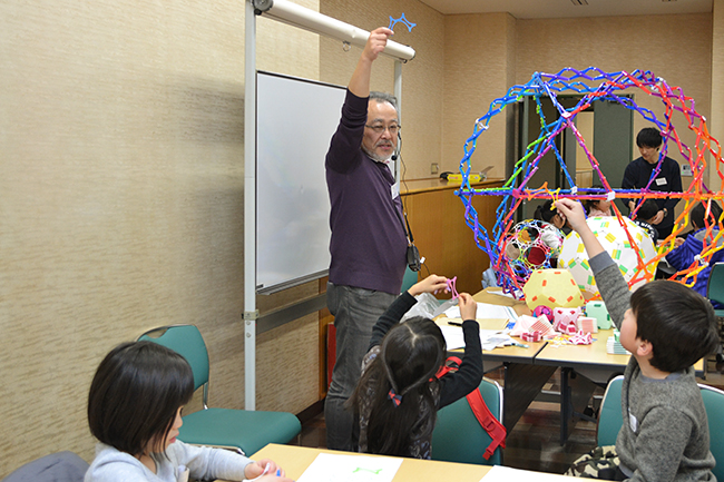 子供たち、保護者にも大好評！科学や数理イベントを行なう人気のイベント「ダヴィンチマスターズ」の第12回を2019年2月3日（日）、大阪大学 吹田キャンパス コンベンションセンターで開催！タコの解剖や絵本、顕微鏡づくりを実施！たくさんの子供たちが参加しました！