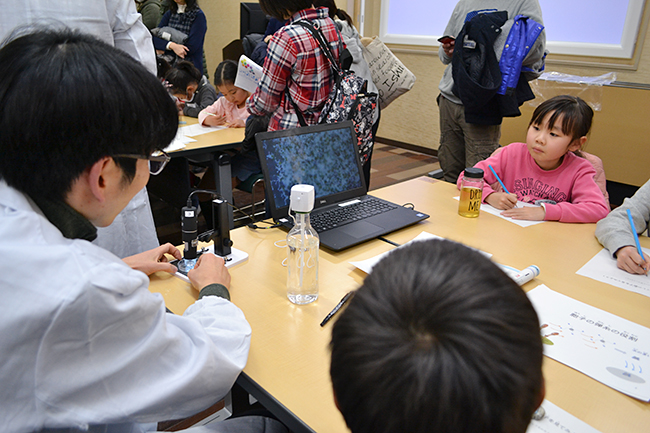 子供たち、保護者にも大好評！科学や数理イベントを行なう人気のイベント「ダヴィンチマスターズ」の第12回を2019年2月3日（日）、大阪大学 吹田キャンパス コンベンションセンターで開催！タコの解剖や絵本、顕微鏡づくりを実施！たくさんの子供たちが参加しました！