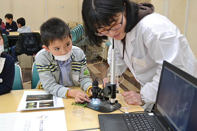 子供たち、保護者にも大好評！科学や数理イベントを行なう人気のイベント「ダヴィンチマスターズ」の第12回を2019年2月3日（日）、大阪大学 吹田キャンパス コンベンションセンターで開催！タコの解剖や絵本、顕微鏡づくりを実施！たくさんの子供たちが参加しました！