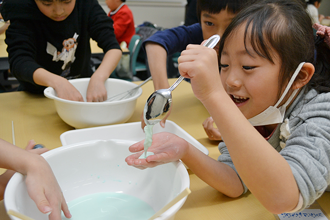 子供たち、保護者にも大好評！科学や数理イベントを行なう人気のイベント「ダヴィンチマスターズ」の第12回を2019年2月3日（日）、大阪大学 吹田キャンパス コンベンションセンターで開催！タコの解剖や絵本、顕微鏡づくりを実施！たくさんの子供たちが参加しました！