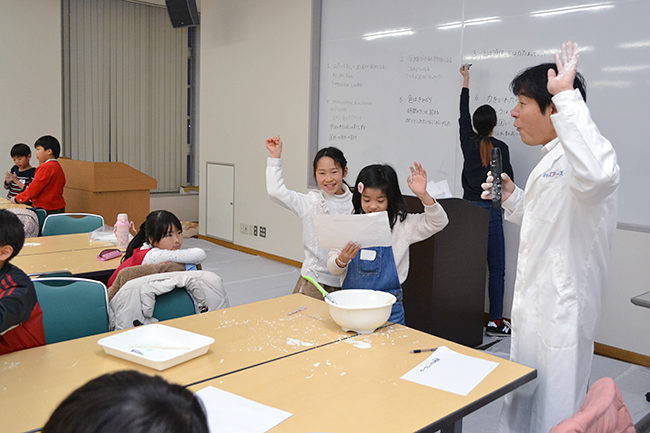 子供たち、保護者にも大好評！科学や数理イベントを行なう人気のイベント「ダヴィンチマスターズ」の第12回を2019年2月3日（日）、大阪大学 吹田キャンパス コンベンションセンターで開催！タコの解剖や絵本、顕微鏡づくりを実施！たくさんの子供たちが参加しました！