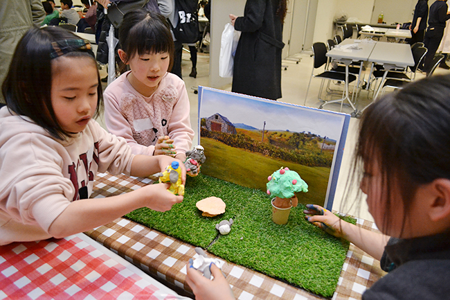 実験や観察などの体験を通じて、子供たちの科学や数理への興味を抱くきっかけづくりを行なうとともに、楽しみながら非認知能力を養う人気のイベント「ダヴィンチマスターズ」の第13回が2019年3月3日（日）ハウスクエア横浜で開催！子供たちはタングラム、生き物観察など、アート、算数、理科コンテンツを楽しみました。