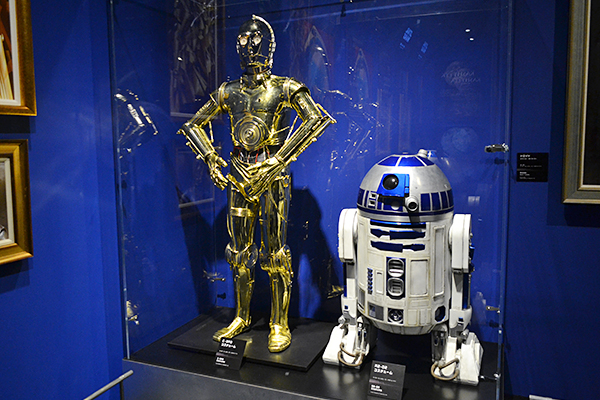 「スター・ウォーズ」のさらなる魅力に迫る『スター・ウォーズ展　未来へつづく、創造のビジョン。』が、2015年4月29日（水・祝）〜6月28日（日）まで六本木ヒルズ森タワー 52階 展望台 東京シティビューで開催！