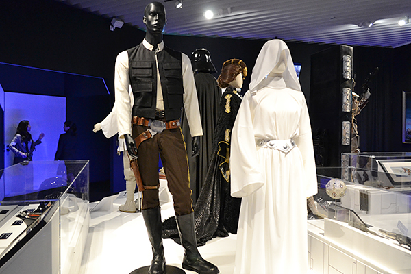 「スター・ウォーズ」のさらなる魅力に迫る『スター・ウォーズ展　未来へつづく、創造のビジョン。』が、2015年4月29日（水・祝）〜6月28日（日）まで六本木ヒルズ森タワー 52階 展望台 東京シティビューで開催！