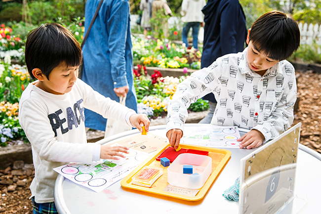 東京・港区のアークヒルズでは、ゴールデンウィークの2019年5月3日（金・祝）～5日（日・祝）、アーク・カラヤン広場にて親子で木とふれあい、森を感じる木育イベント「木とあそぼう 森をかんがえよう with more trees」を開催！子供たちが楽しめる木のおもちゃや、木を使ったワークショップがたくさん！