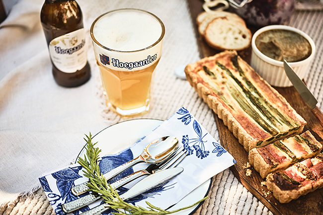 世界を魅了する白ビールのベルギーホワイト「ヒューガルデン」は、“Hoegaarden URBAN PICNIC” をテーマに、都会でも味わうことのできるワンランク上のピクニックを存分に楽しめるイベント「Hoegaarden THE GAARDEN（ヒューガルデン ザ ガーデン）」を、2019年6⽉1⽇（⼟）・2⽇（⽇）の2⽇間限定で、SHARE GREEN MINAMI AOYAMAで開催！