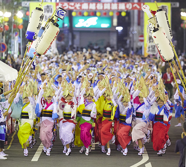 日本三大阿波踊りのひとつ「第35回 南越谷阿波踊り」が、2019年8月23日（金）＜前夜祭＞〜25日（日）の3日間、東武スカイツリーライン「新越谷」駅、JR武蔵野線「南越谷」駅周辺にて開催！