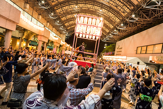 子供たち大喜びの縁日や屋台、ワークショップ、お神輿や盆踊りなどで賑わう「アークヒルズ秋祭り2019」が2019年9月13日（金）〜15日（日）東京・港区のアークヒルズで開催！ 今回は浴衣のレンタル＆着付け体験を初実施、浴衣でお祭りを楽める！