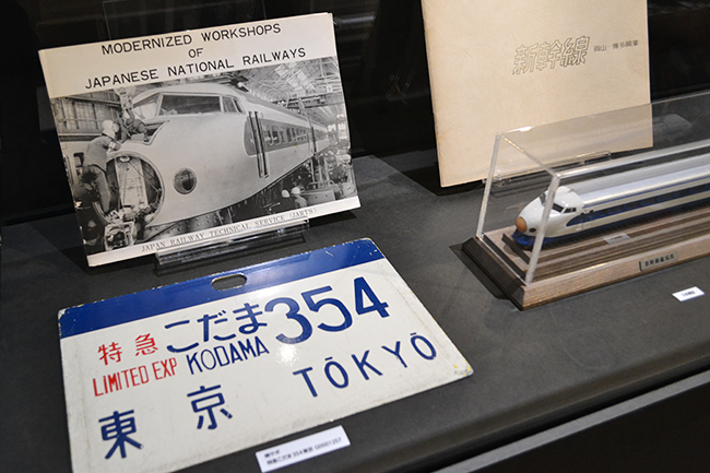 JR7社や東京メトロなど全国の鉄道会社が全面協力している大型企画「特別展 天空ノ鉄道物語」が、2019年12月3日（火）から六本木ヒルズ森タワー52階、森アーツセンターギャラリー＆スカイギャラリーにて開催！通常は見られないレア物を展示！ 鉄道ファンとして知られる中川家の礼二さん、松井玲奈さんがアンバサダーとして登場！見どころ、大興奮した展示物を紹介！