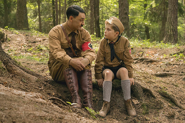 タイカ・ワイティティ監督最新作『ジョジョ・ラビット』が2020年1月17日（金）全国公開！第二次世界大戦中のドイツを舞台に、ヒトラーに憧れ立派な兵士になりたい10歳の少年ジョジョと、家に匿われていたユダヤ人少女との交流を描いたヒューマン・エンターテイメント！子供と一緒に観てほしい『ジョジョ・ラビット』の感想、レビュー！