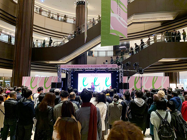 東京ミッドタウン日比谷は2020年3月27日（金）より春のイベント「HIBIYA BLOSSOM 2020」（日比谷ブロッサム 2020）を開催！華やかなフラワーアートやお花のマルシェ、館内アトリウムではオペラ、クラシック、ゴスペルなどのライブを開催！