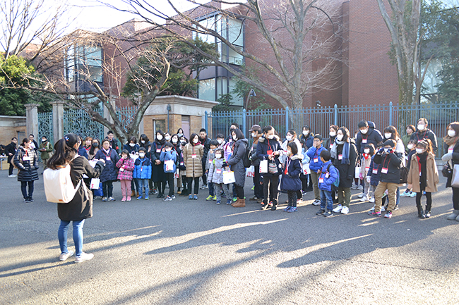 花粉の本格飛散時期を控えた2020年2月8日（土）、アイウエアブランドのJINS（ジンズ）は子どもたちに子供用花粉カットメガネ「JINS花粉CUT」の「KIDS&JUNIOR」を着けてもらい、開園前の上野動物園で動物たちを見学する「JINS presents 上野動物園特別ツアー」を実施！動物の生態や目、動物も花粉症になるのかなどについても学びました。