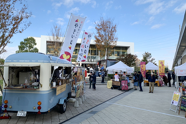 全国各地の美味しいサツマイモと、有名焼きいも屋さんが集結する「さつまいも博 2020」が2020年2月21日（金）〜24日（月・祝）、さいたまスーパーアリーナ・けやきひろばで開催！サツマイモ生産者が集う『日本さつまいもサミット』と、2020年の日本一を決める『全国やきいもグランプリ』が同時開催！