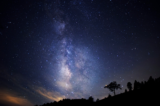 環境省が “日本一の星空の村” と認定した長野県阿智村で、2020年4月11日（土）〜10月25日（日）まで（除外期間あり）、富士見台高原ロープウェイ ヘブンスそのはらにて満天の星を楽しめる「天空の楽園 日本一の星空ナイトツアー Season2020」を開催！