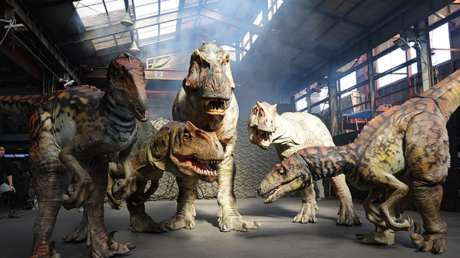 リアルな恐竜が襲いかかってくる体験型ライブエンターテインメント「DINO SAFARI 2020（恐竜ライブ ディノサファリ）」が、2020年4月24日（金）～5月9日（土）のゴールデンウィークに渋谷ヒカリエで開催！恐竜の世界に没入する、子供と楽しめる想像をはるかに超えたライブ体験！