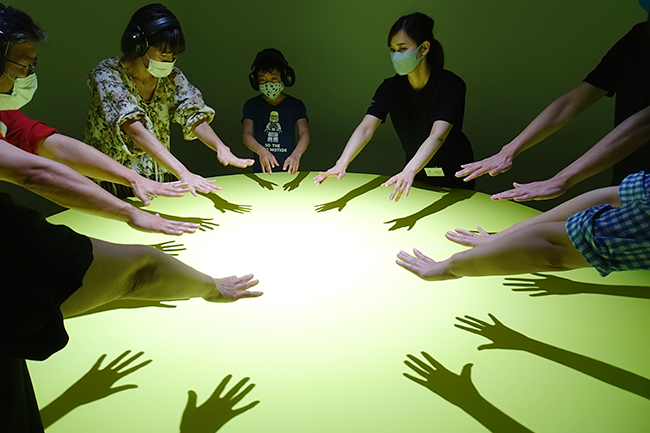 日本初！ ダイバーシティ（多様性）を楽しみながら体感できる体験型常設施設ダイアログ・ミュージアム「対話の森」が2020年8月23日（日）東京・竹芝の複合施設「アトレ竹芝」にオープン！視覚、聴覚以外の五感を使い、出会った人と対話を楽しむミュージアム。